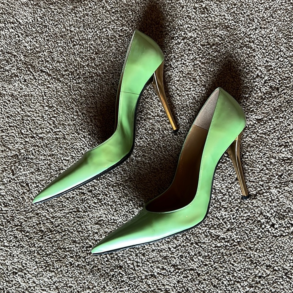 Light Green Patent Leather Stuart Weitzman Stilettos. Size 8.5 M